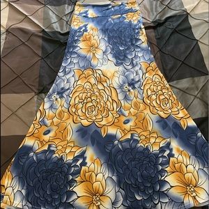 Floral maxi skirt size m